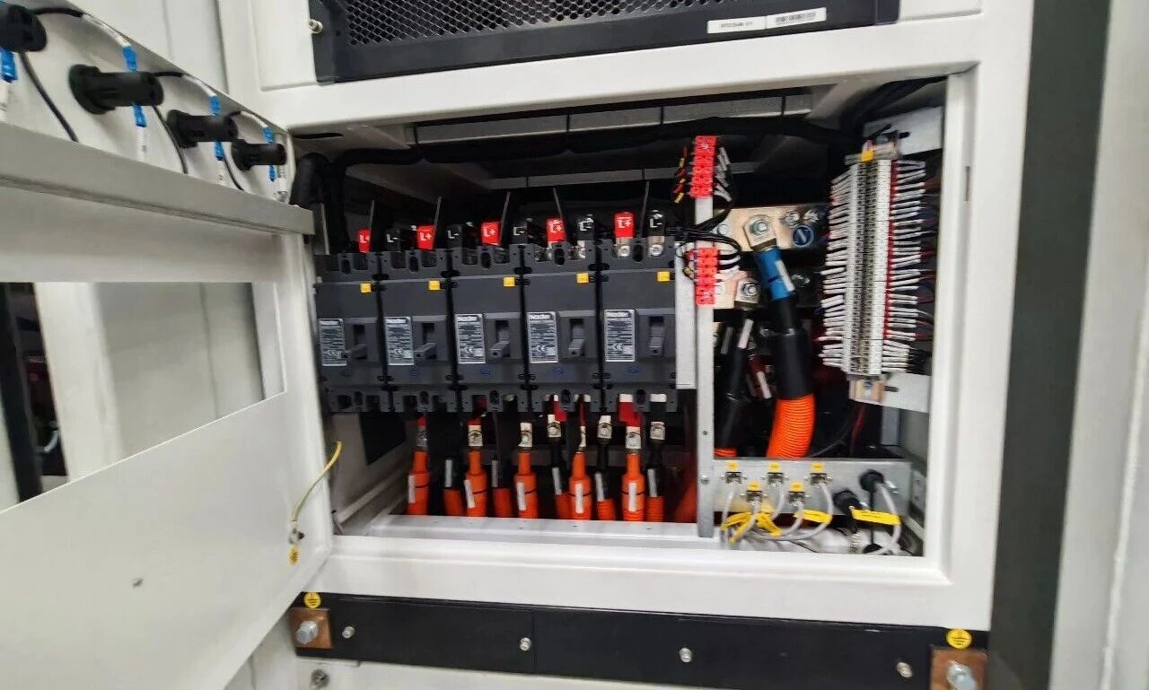 拆开储能集装箱:迈维3D动画让液冷变成看得见的安全感!(图2) 拆开储能集装箱:迈维3D动画让液冷变成看得见的安全感!(图2)